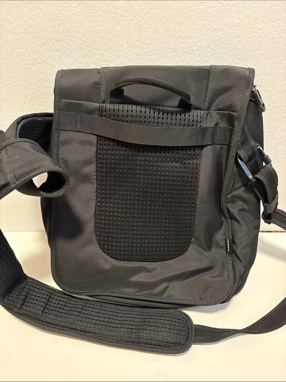 Travelon stylish messenger